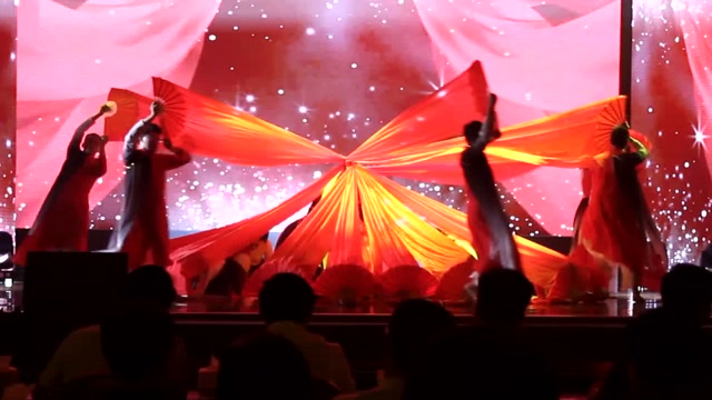 都安法院为迎接建党100周年特献上舞蹈《红色摇篮》