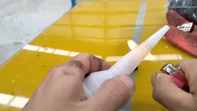 不会打胶的看这里手把手教玻璃胶嘴怎么切怎才能把胶打好