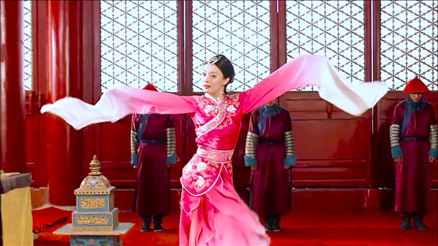 甄嬛传:竟然是温太医在教甄嬛跳舞,没想到脖子落枕还能跳的那么好