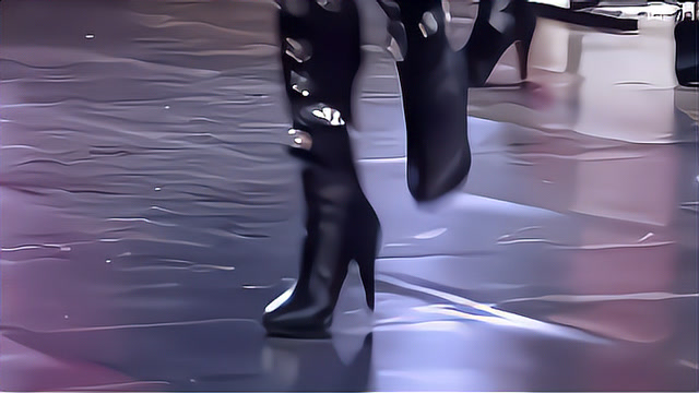 男生媚起来没女生啥事,穿12厘米高跟鞋跳舞,画风好妖娆