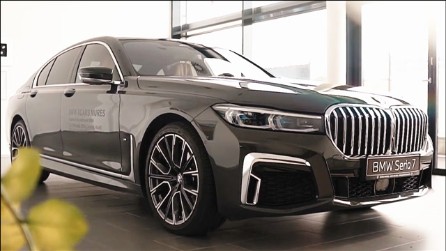 新车到店,高清实拍2022款宝马7系,岂止是霸气,还想奔驰s级吗