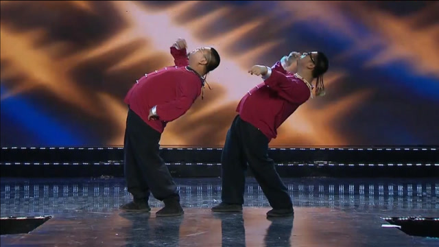 王迪许高伟展示另类街舞秀,爆笑演绎多彩生活场景,这创意太棒了