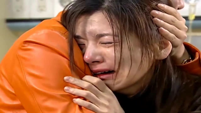 人鱼小姐:雅俐瑛妈去世,圣美赶去医院,雅俐瑛抱着她哭得太可怜