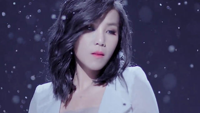 华语生鲜:最潮mv首发(Ⅴ) 李佳薇《暴风雪》官方版