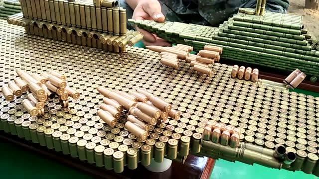 小弹壳"造"出"航母战斗群"