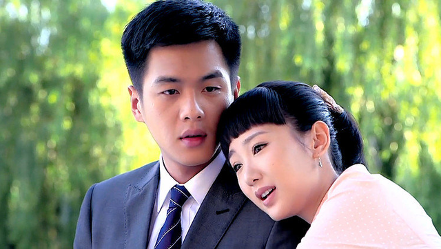 张若昀牵手毛晓彤,感觉他们那时候好般配啊