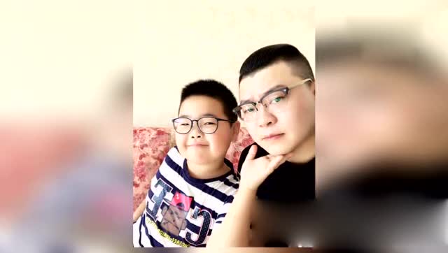 谢腾飞长大变帅了 和马总越来越像了