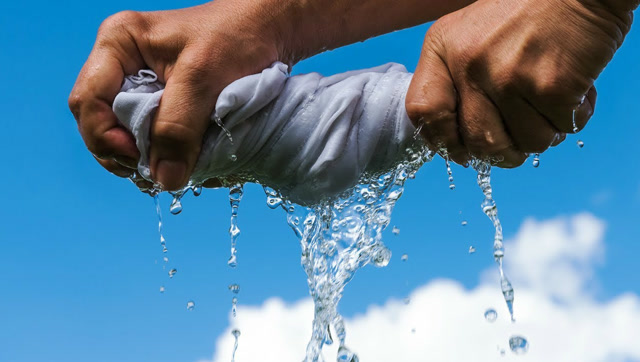 工作压力大?这个"拧衣服"视频真过瘾