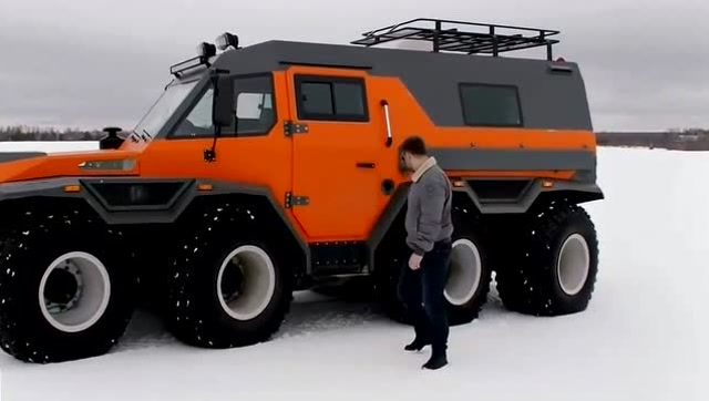 八个轮子的超强越野车 你见过么