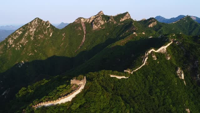 万里长城: 航拍波澜壮阔的箭扣长城【背包摄影杨东】