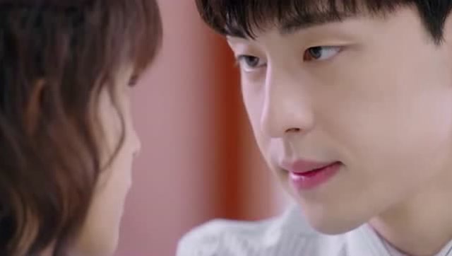 邓伦情急之下竟然壁咚孙怡,董子健快来看好你的老婆!