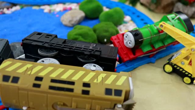 怕黑的小火车杜克,托马斯全力帮助他脱离险境,小火车玩具故事