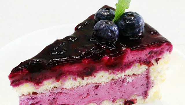 简单的材料可以创造无限的美食,十几分钟可以搞定的甜品蓝莓慕斯