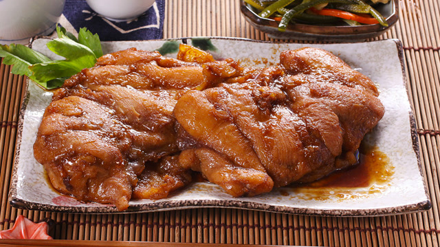 台卤无骨鸡腿,色泽金黄,气味香嫩,口味鲜咸!