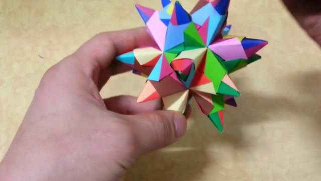 教你用三角插制作"多彩球",装饰房间能提高房间档次感