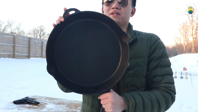 绝地求生中号称四级甲的平底锅现实真的防弹吗?拭目以待