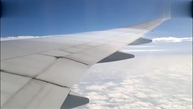 波音777,流经机翼的彩色气流!壮观!