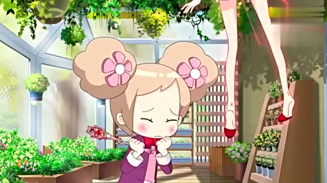 小花仙:王珂哥哥为了感谢安安,送给她一个山茶花发卡,好漂亮啊