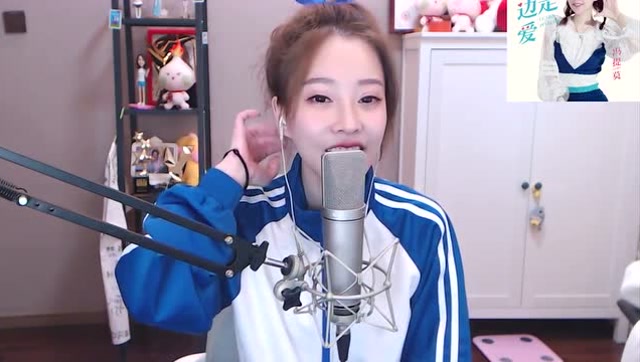 冯提莫女声版《海草舞》边唱边跳,可爱爆表