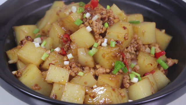 农村大厨做这道砂锅米豆腐,家里人吃了停不下来,上桌必遭疯抢!