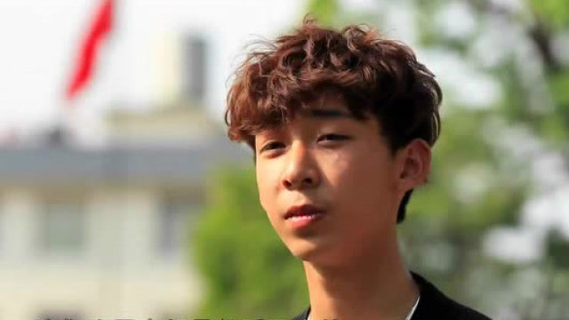 《变形计》黄圣杰被吐槽脚是最臭的,为洗脱罪名闻同学的鞋