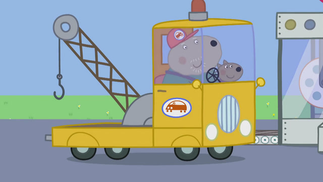 狗爷爷驾驶着修理车准备开向车祸现场