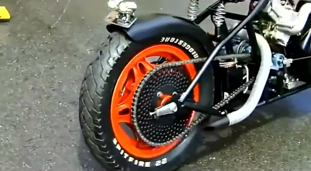 农民用柴油机改装了一台哈雷摩托车,有人出50万元都不卖