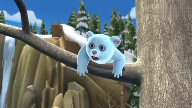 熊出没:北极熊下水抓鱼溺水了,强哥心疼地喂开水暖身