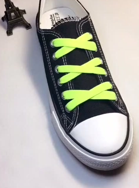 十字交叉型鞋带系法,不露鞋带头显得更干练