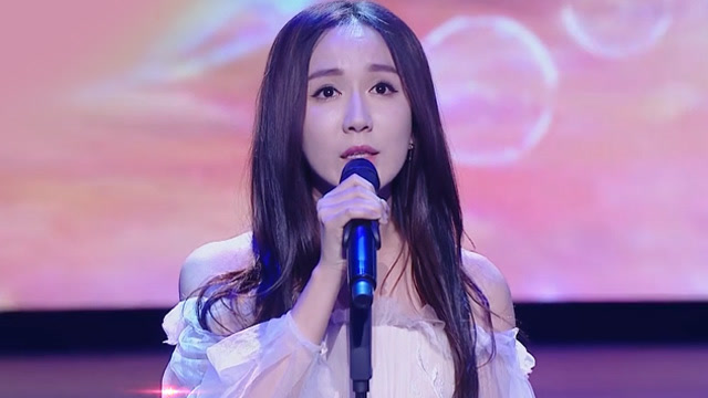 娄艺潇唱功惊人!一首《泡沫》征服全场,后面几个高音邓紫棋也得服!
