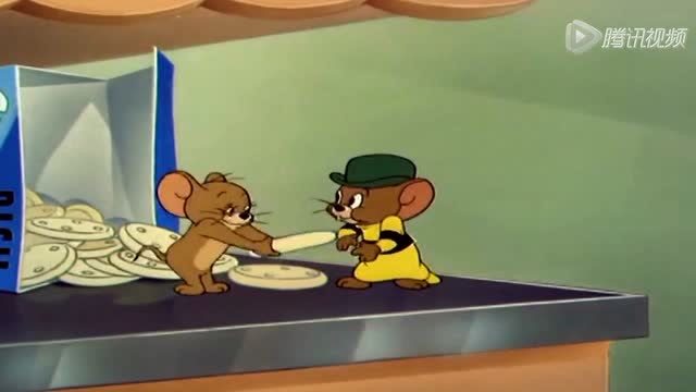 《猫和老鼠》大力鼠对汤姆说,听懂了吗?滚吧,并向他吐了一口口水