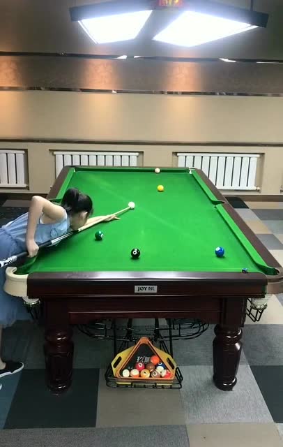 12岁的小女孩打台球就这么厉害了!这是奔着天下第一去了啊