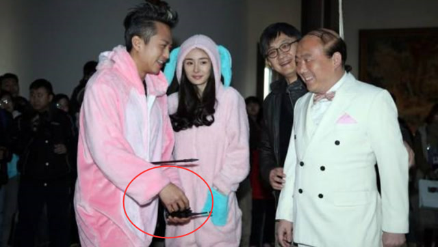 邓超:怕杨幂孩子生在片场,网友:你家娘娘也是带孕演戏