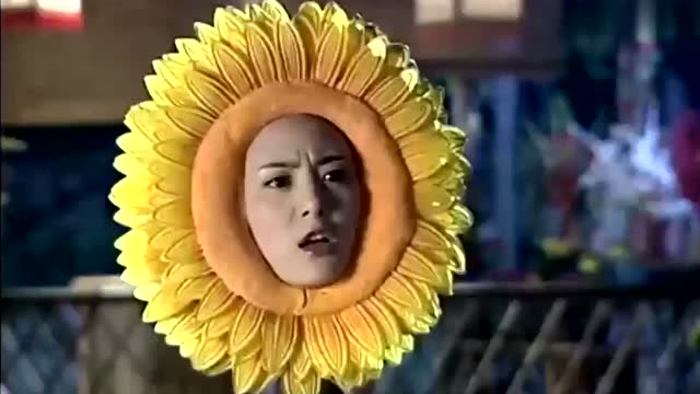 花姑子带着小葵偷元丹,不料遇上化形的蛇精,这下惨了