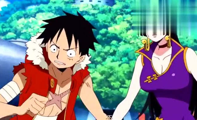 女帝抱着路飞,一群全被打飞,难道这就是真爱吗?