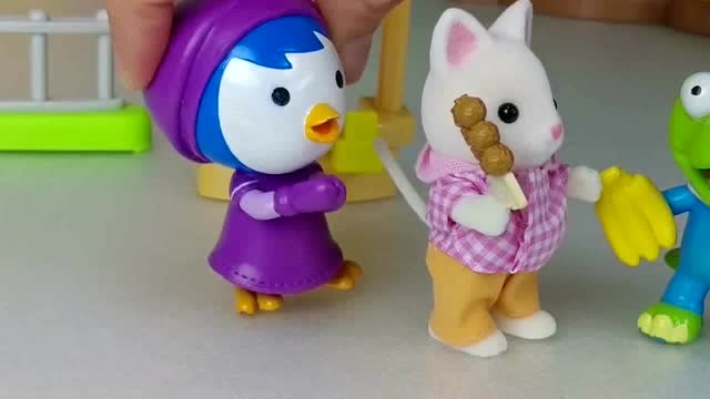 跟小企鹅pororo和他的小伙伴一起去动物园玩耍吧,还有好多好吃的!