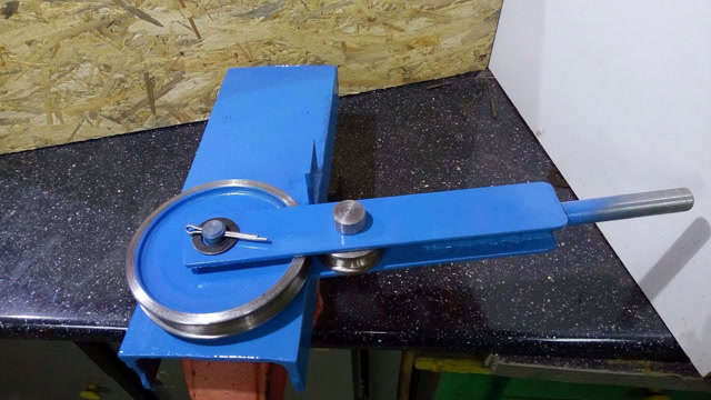 牛人自制折弯机,在家就可弯出各种形状,想怎么弯就怎么弯!