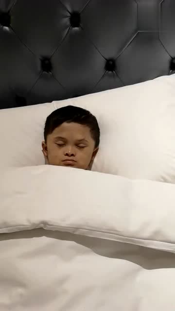 小马云厉害了,住高档酒店被曝光!网友:睡着的样子很像马云