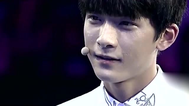 《非常完美》吴亦轩邀林志勇两人上演双簧为美女献歌,画面很奇怪