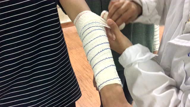 急救实践教学(六)手臂包扎——春杏培训室