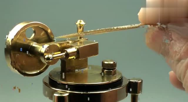 自制超迷你的蒸汽机,这手艺绝了