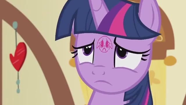 紫悦给好多的小马读故事,像妈妈一样照顾她们