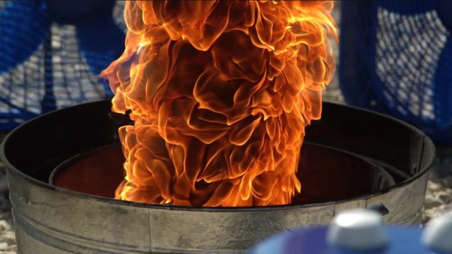 自然奇观火龙卷有多恐怖老外作死模拟场面瞬间变得无比震撼