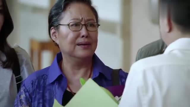 平凡岁月大结局:姑奶奶和万爷爷出国,一大家子送行,众人泪崩!