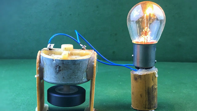 牛人自制微型发电机,在家就可以制做,还能点亮灯泡!