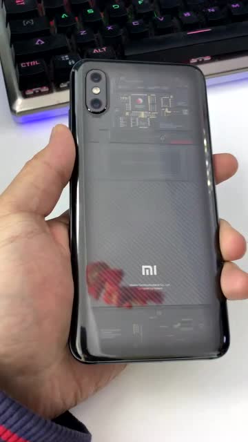 让我们来看下小米8探索版845的芯片!