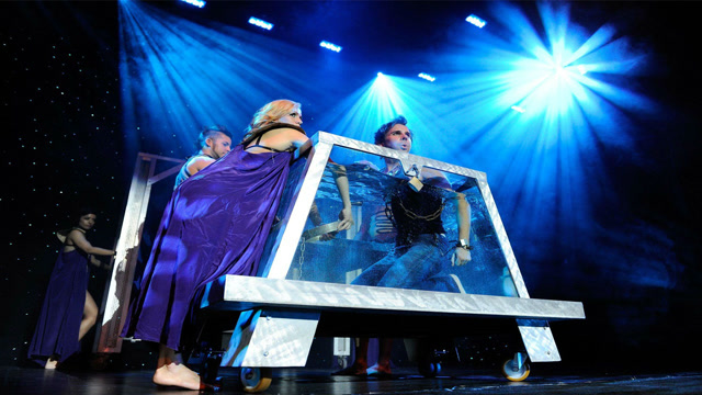 全世界最"危险"的魔术表演,魔术师当场遇难!