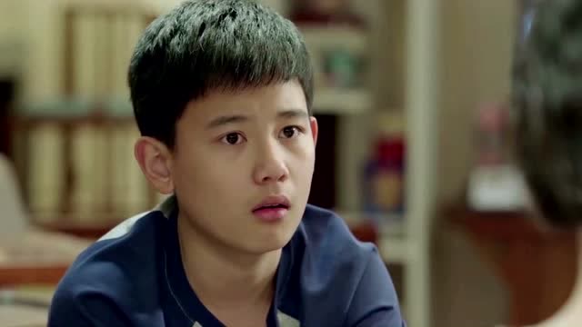 张小宇向刘蒂娜伸出了和平的橄榄枝,只为让刘蒂娜给他的试卷签字!