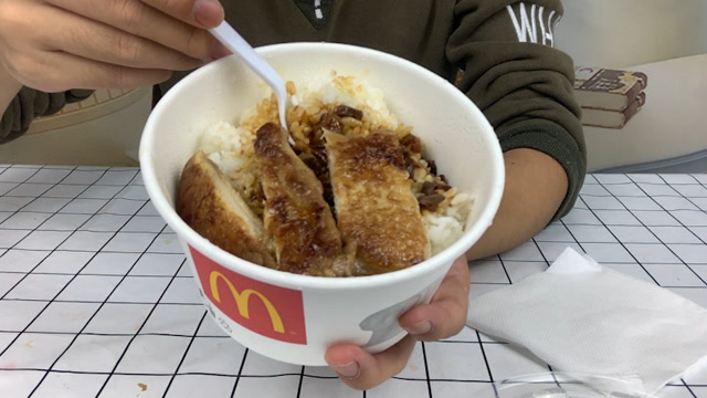 麦当劳蜜汁鸡腿饭图片