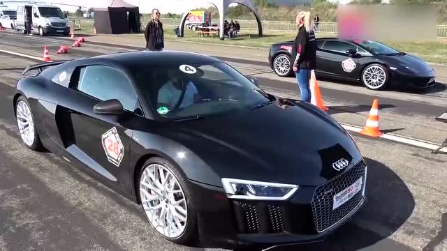 v10的奥迪r8和兰博基尼小牛还是有差距的!不信你看